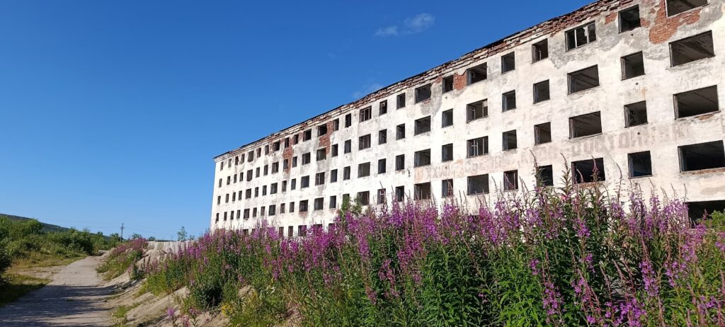 Поселок Туманный Мурманская область заброшенные дома